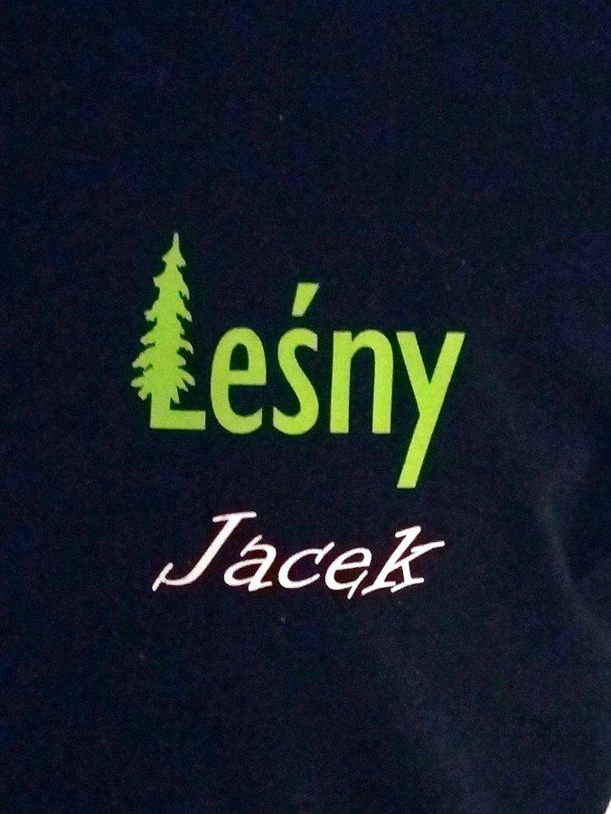 Logo na koszulce właściciela
