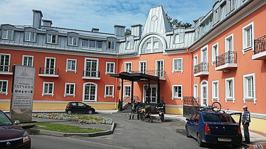 Nasz hotel w Gatczynie
