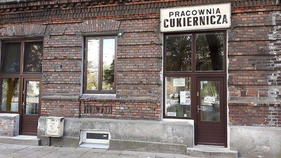 Kartka na drzwiach: "Pączki sprzedane"