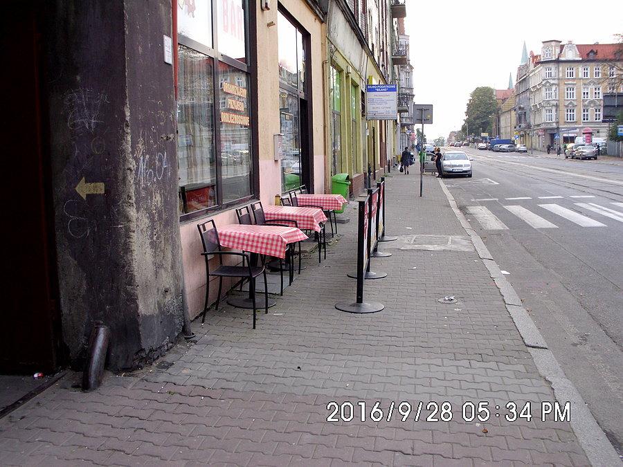 "ogródek" przy restauracji na ulicy 3 Maja w Chorzowie - smacznego :)