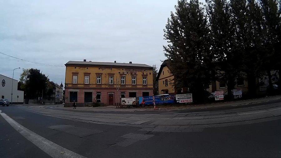 Dziura w sznurze samochodów na Zabrskiej