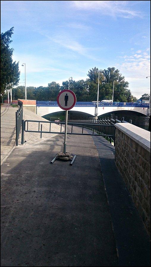 Zamkninęty jeszcze przejazd pod Mostem Szczytnickim