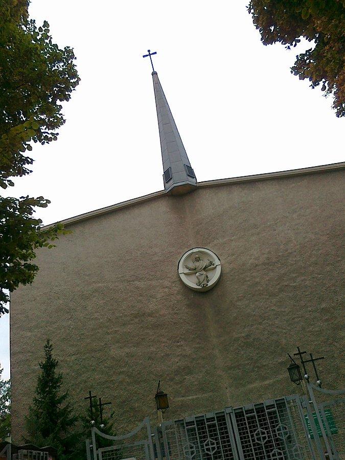 Dziwaczne zdjęcie koscioła na Jelonkach