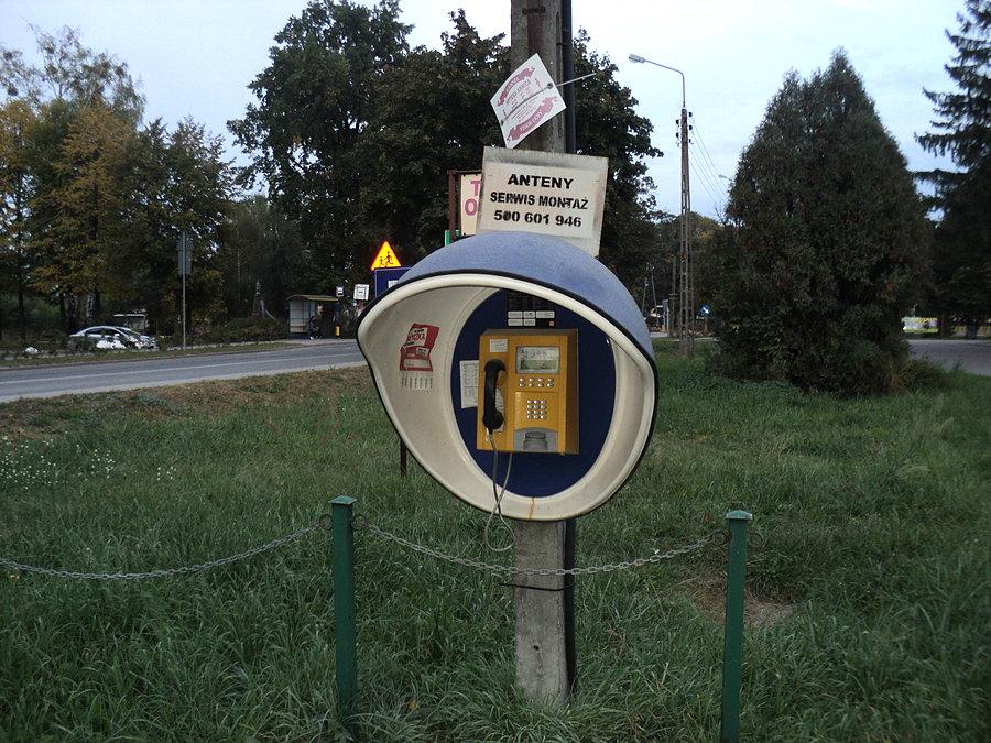 Rzadko spotykany - ponoć mają wszystkie te telefony zniknąć. Więc zrobiłam fotę na pamiątkę