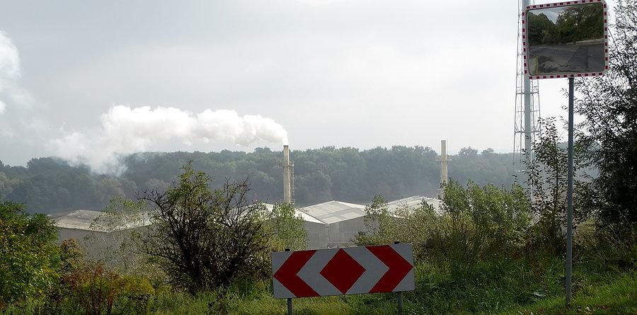 Dymią kominy Stołczyna, może to Zakłady Fosforowe ?