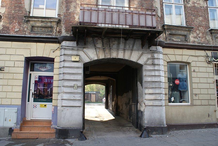 Adres: ul. Jerozolimska 3