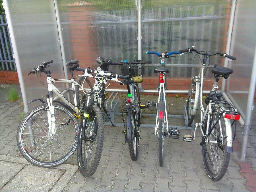 W pracy na stojaku rowerowym komplet :-)