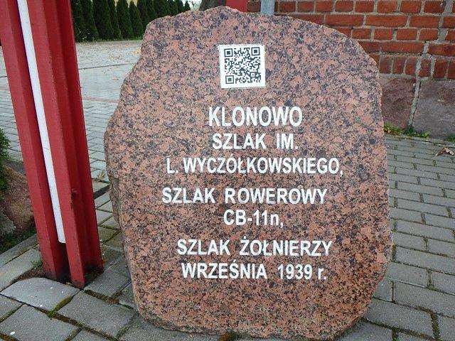 "Kamień Informacyjny" w Klonowie - ciekawy sposób oznaczania szlaków