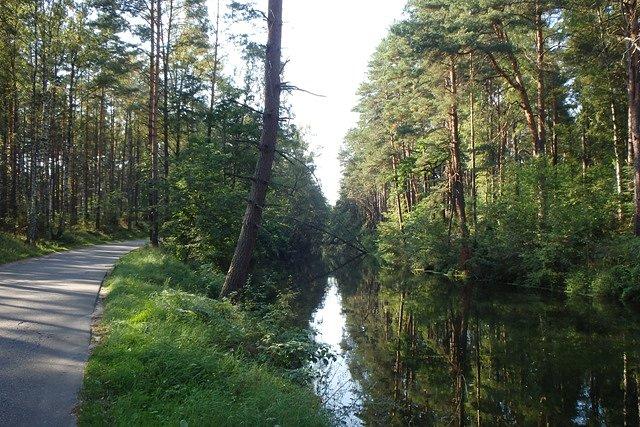Wielki Kanał Brdy niedaleko osady leśnej Uboga