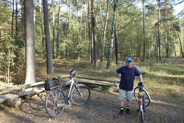 Punkt postojowy na trasie w pobliżu Małej Kępy Ostromeckiej