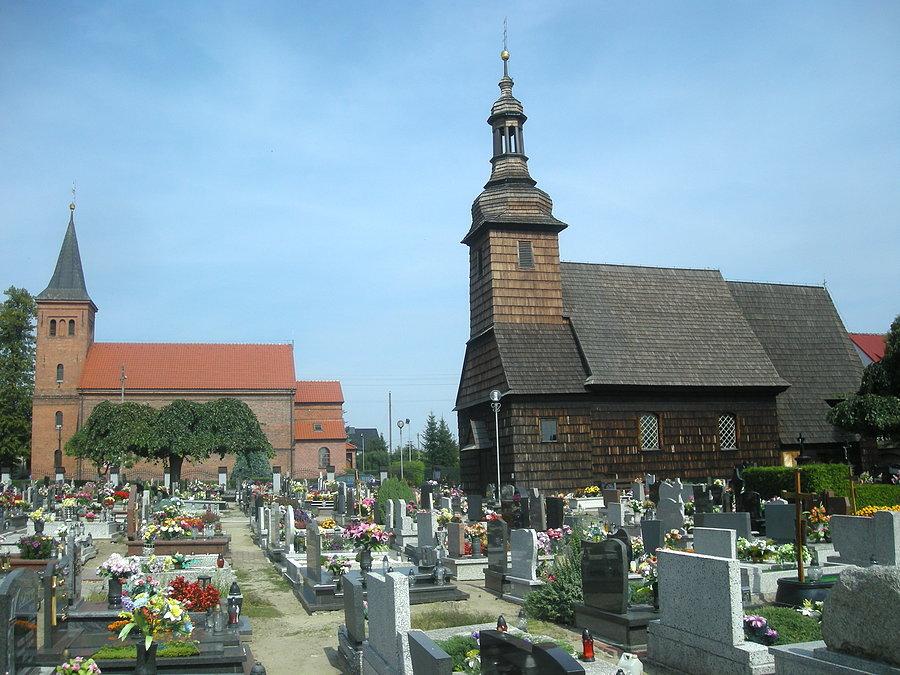 Dobrodzień - drewniany kościół cmentarny św. Walentego i murowany p.w. Nawiedzenia NMP