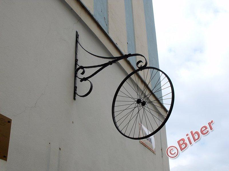 Nový Jičín - reklama jakiego sklepu?