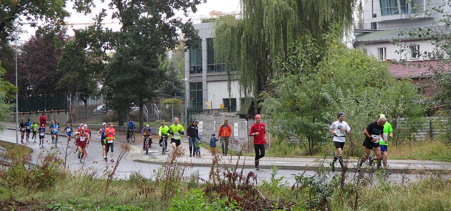W drodze na północ i przez miasto parokrotnie natrafiłem na PKO Poznań Maraton