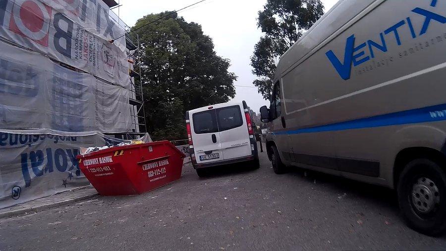 Zdaje się, że zablokowali przejazd