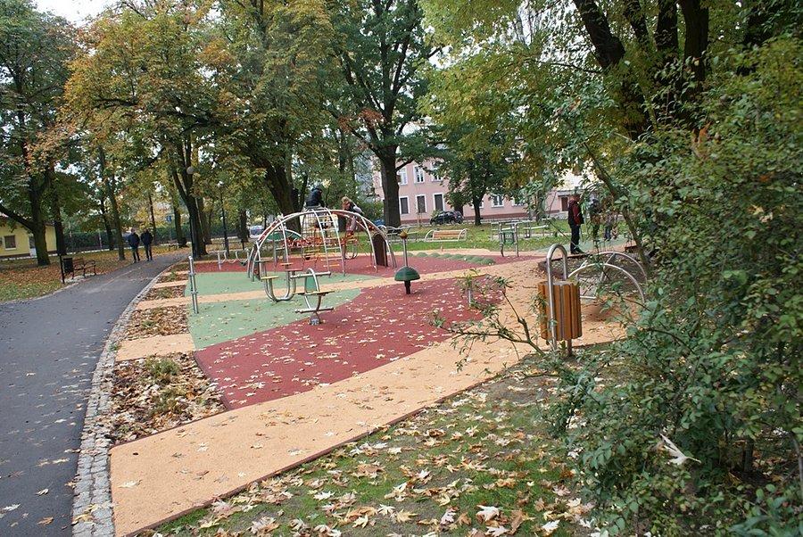 Nowy plac zabaw w odrestorowanym Parku Rodego