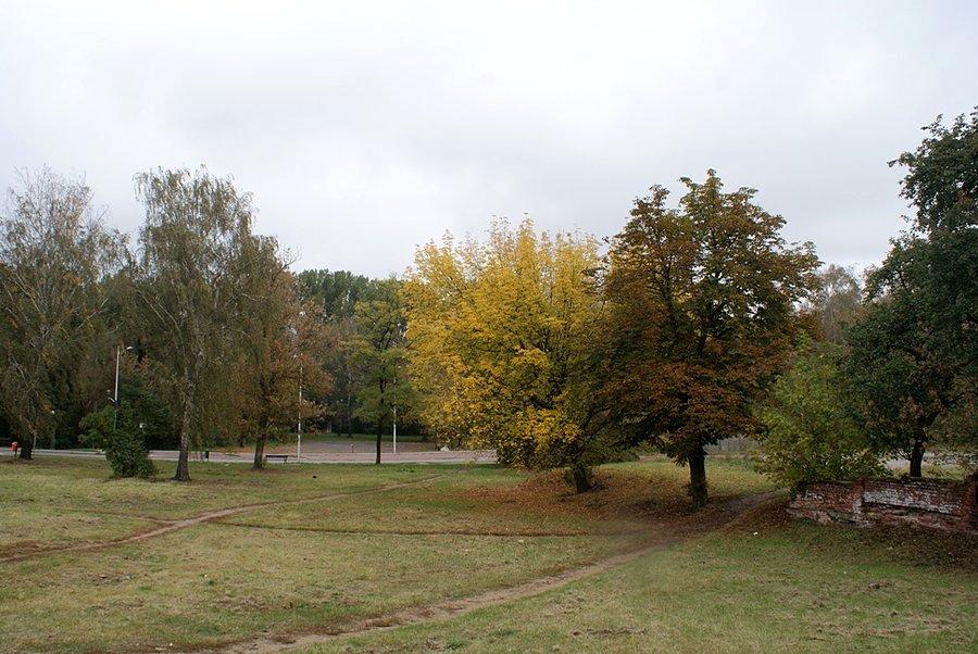 Widok na nową ul. ks. Stanisława Grada, w głębi Park Bulwary
