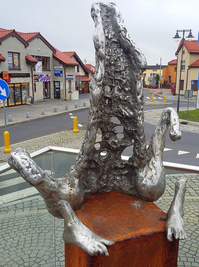 Rzeźby na rynku w Olsztynie I