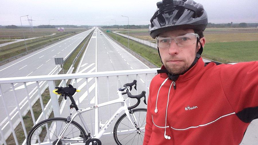 Trek Domane na autostradzie