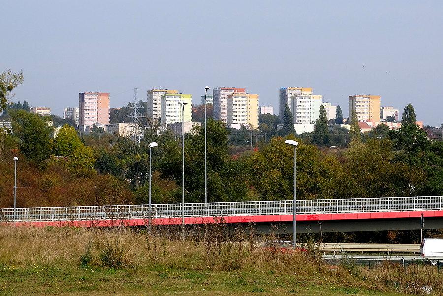 W oddali fragment Szczecina - widok spod Decathlonu