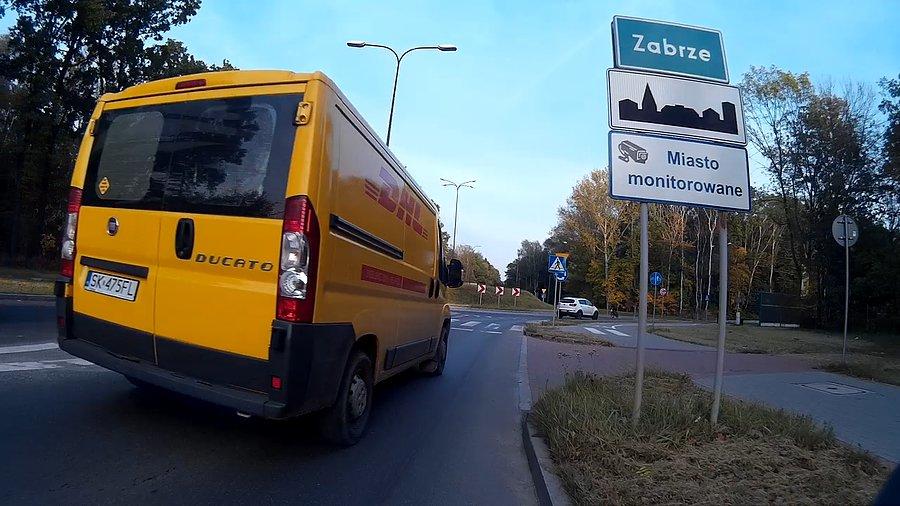 Kretyn z DHL-a który mnie wyprzedzał na gazetę