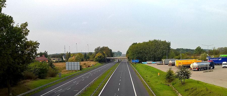 Kołbaskowo - nad autostradą