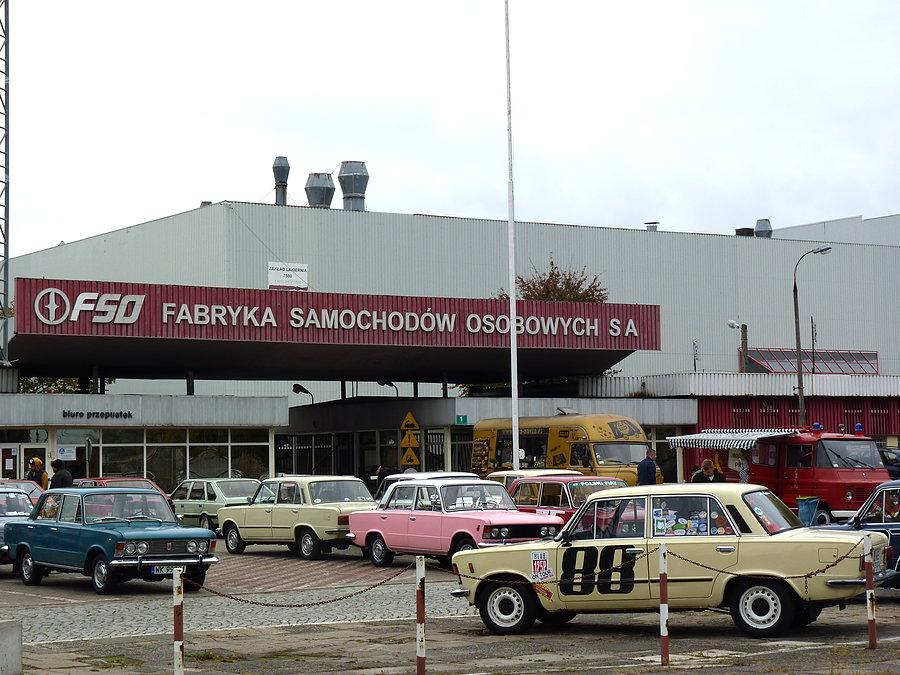 Zlot dużych fiatów przy FSO. Ten różowy nawet fajny :)