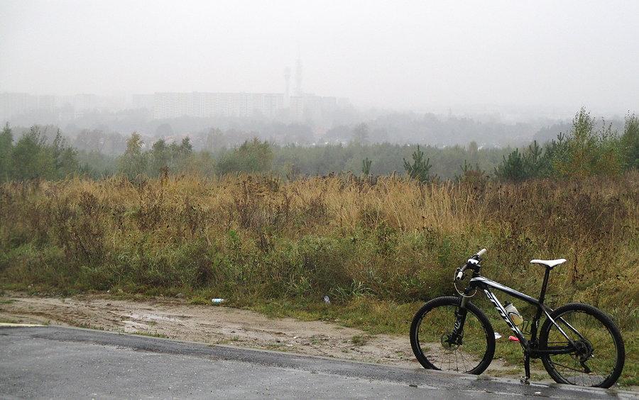 Na szczycie Wodociągów. Ponura pogoda, ale kręcić trzeba póki wolne