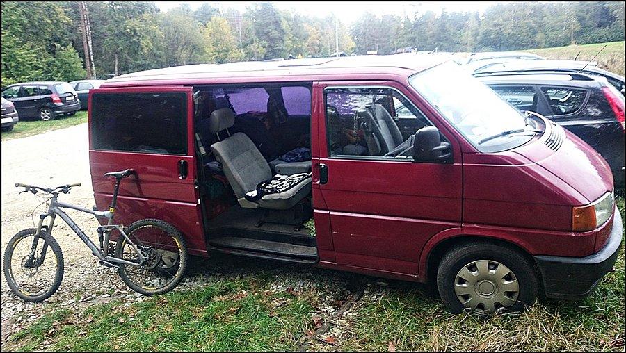 Na parkingu na Przełęczy Tąpadła