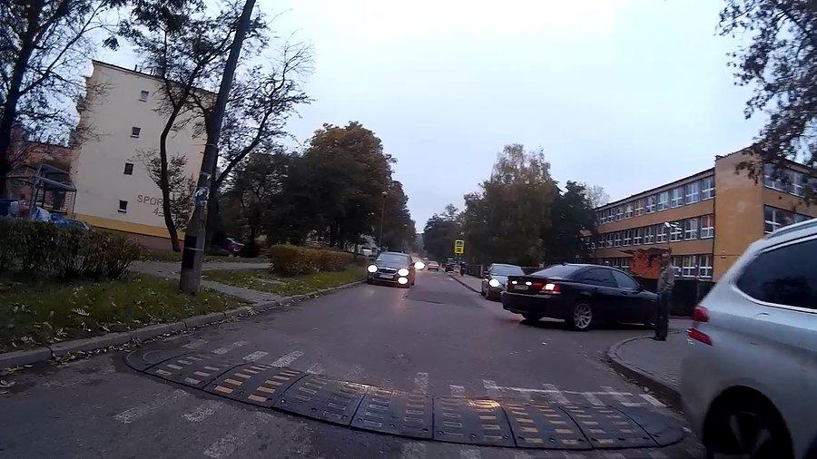 Jazda pod szkołą o 7:55 to głupi pomysł