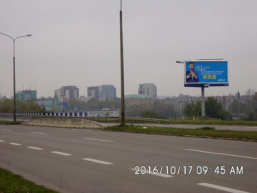 Na pierwszym planie kościół pod wezwaniem Świętej Anny i Centralna Stacja Ratownictwa Górniczego w Bytomiu