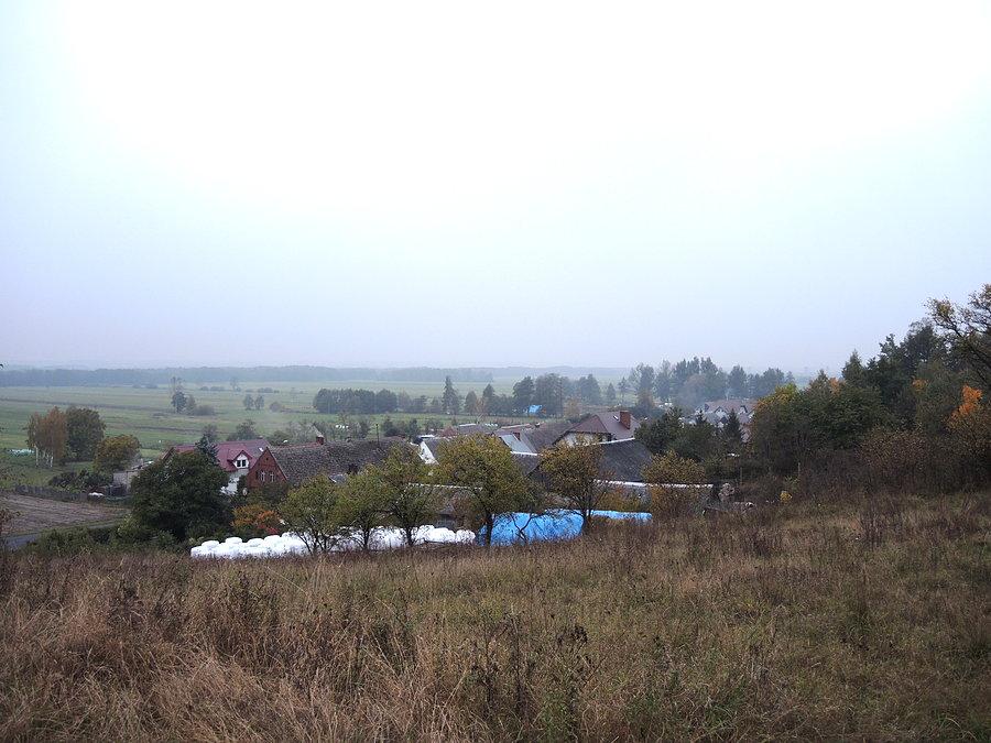 Widok ze skarpy na Romanowo Dolne