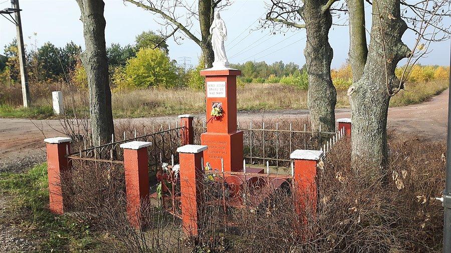 Przydrożna kapliczka w Kierszku