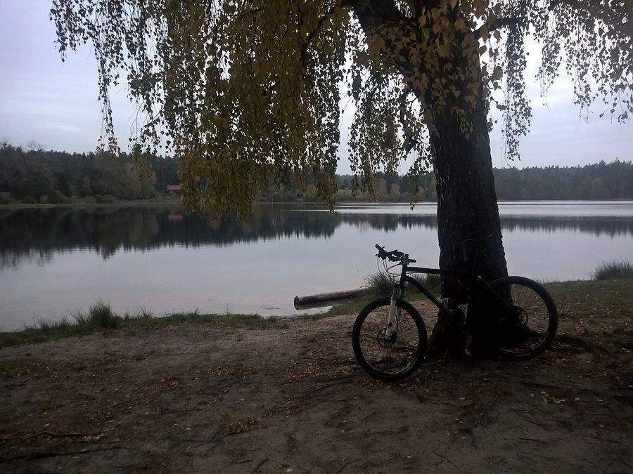 Jedno z mijanych jezior - plaża w Bieszkowicach