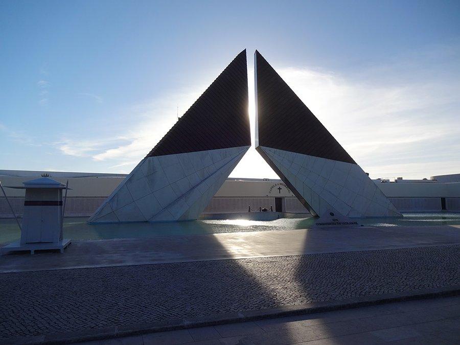 Pomink / A monument