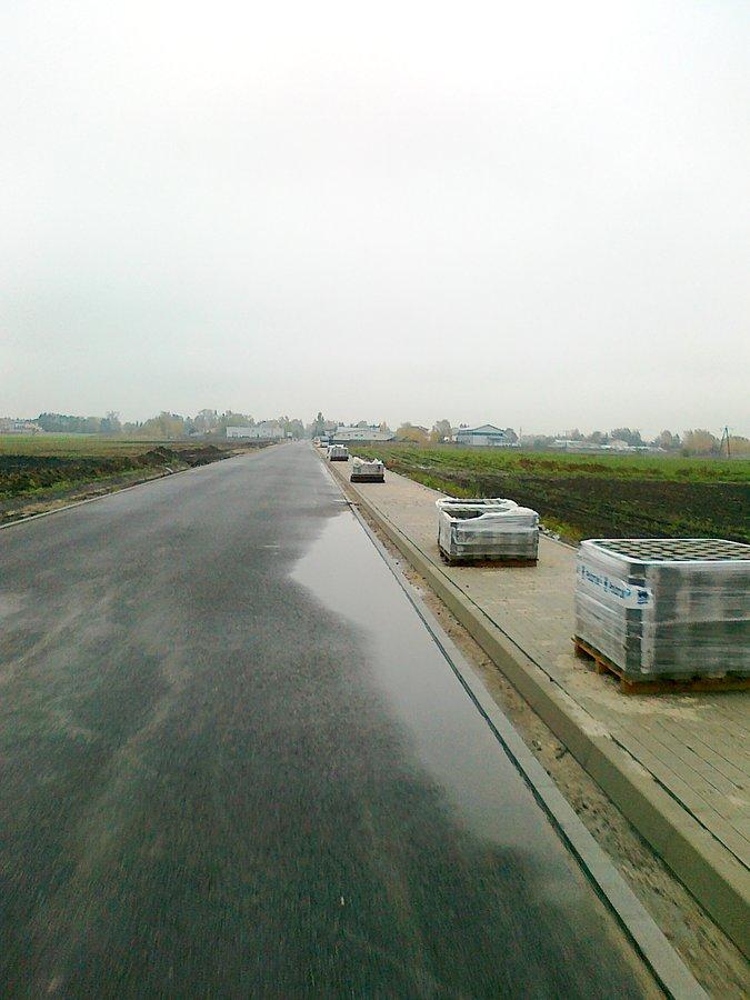 Podobnie na drodze do Borzęcina