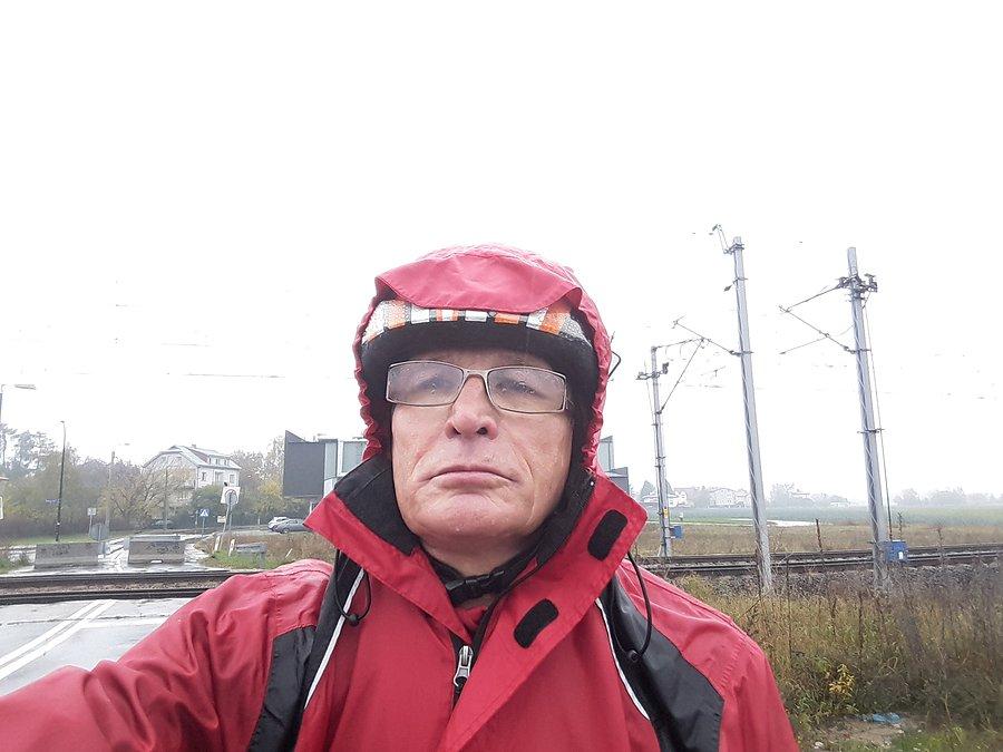 Mężczyzna z kapturem na głowie
