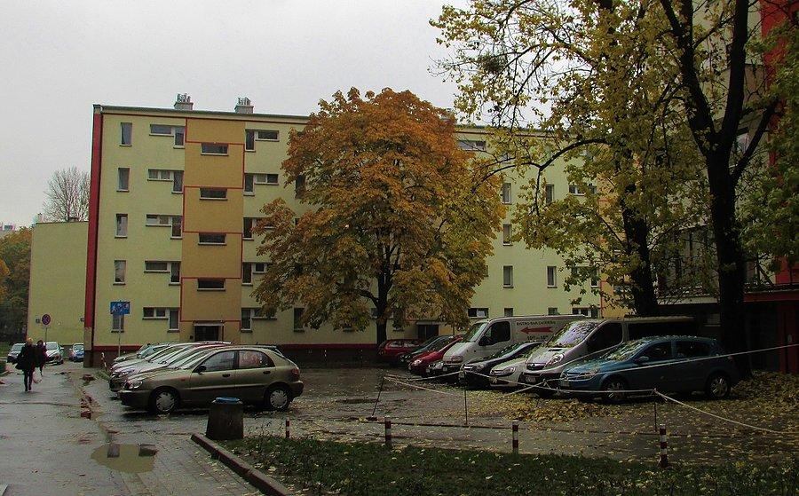 Ulica Kolady 4 od podwórka