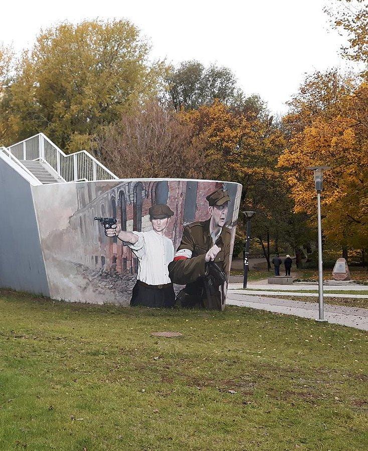 Mural - pomoc berlingowców powstańczej Warszawie