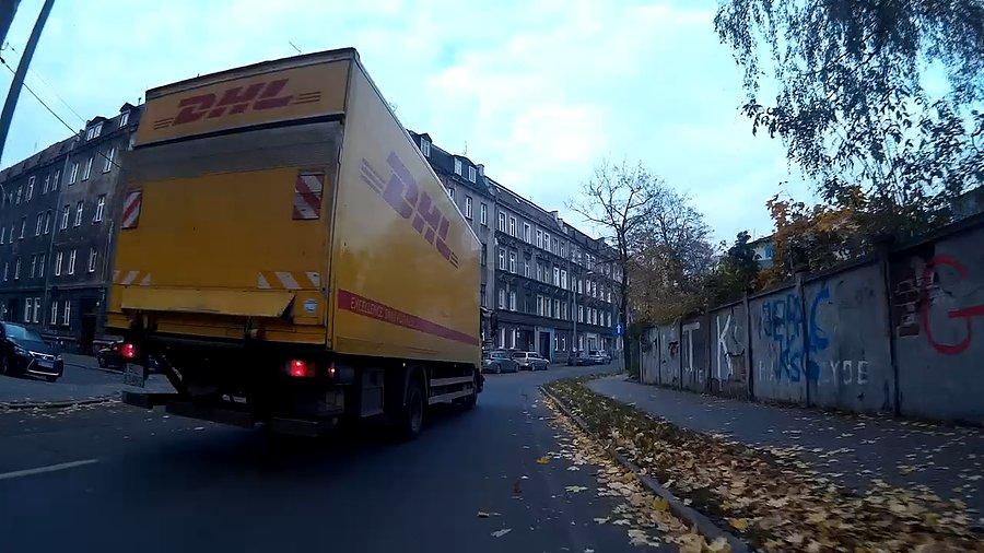 DHL - jakiś głupek go prowadził