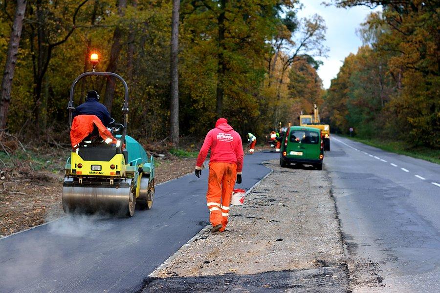 Budowa DDR w Dąbrowie przy Zalewie Zemborzyckim: Gładzenie