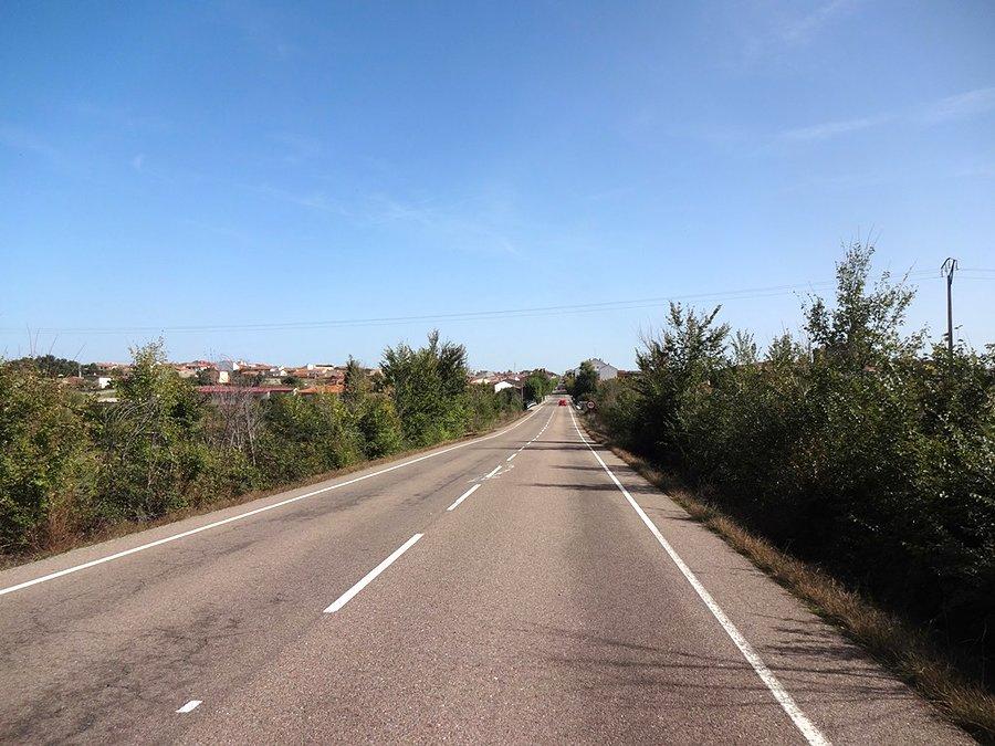 Typowa droga dla Hiszpanii / Typical road in Spain