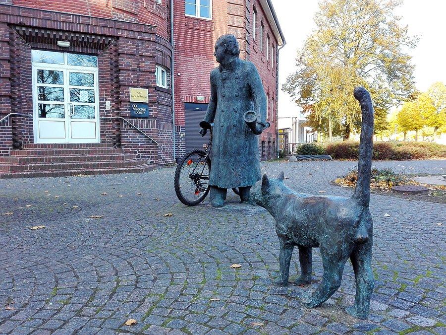 Pomnik trębacza i kota w Locknitz