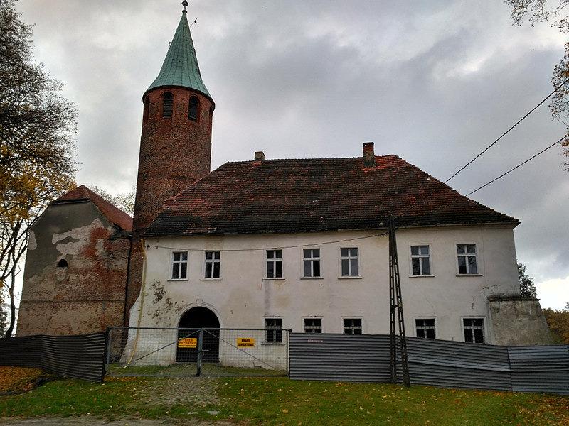 Gotycki zamek w Karłowicach