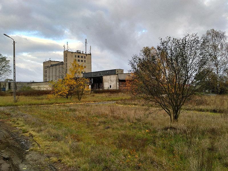 Chyba nieczynna cementownia w Karłowicach