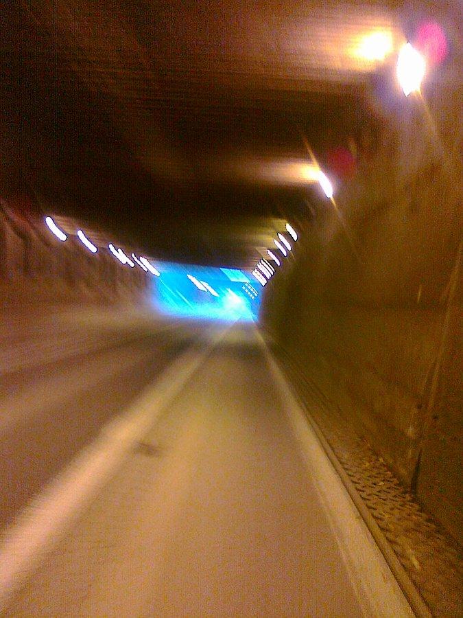 W tunelu