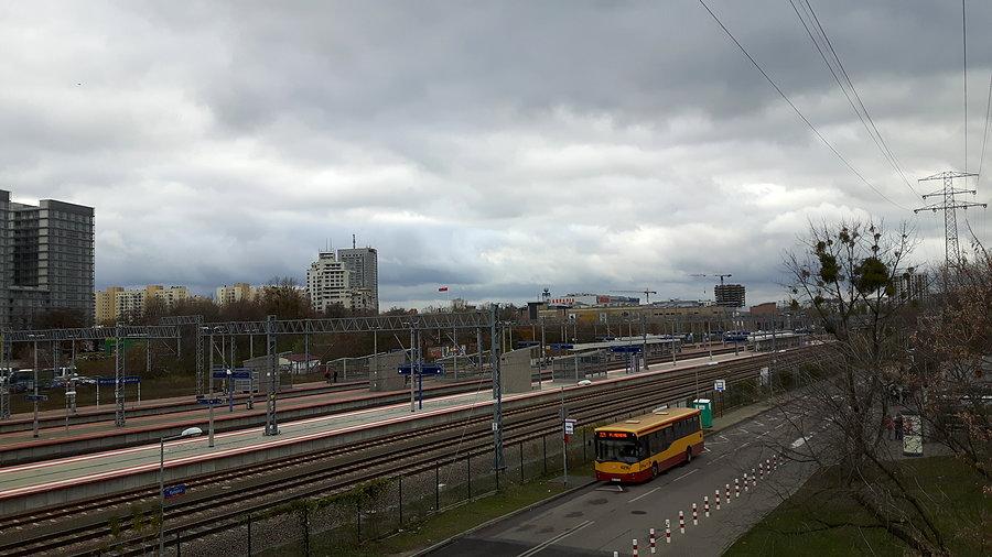 Flaga na Rondzie Radosława - widok z wiaduktu nad Dworcem. Gdańskim