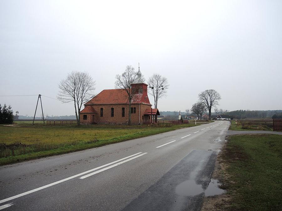 Kościół w Bukowcu i trasa w kierunku Wielenia