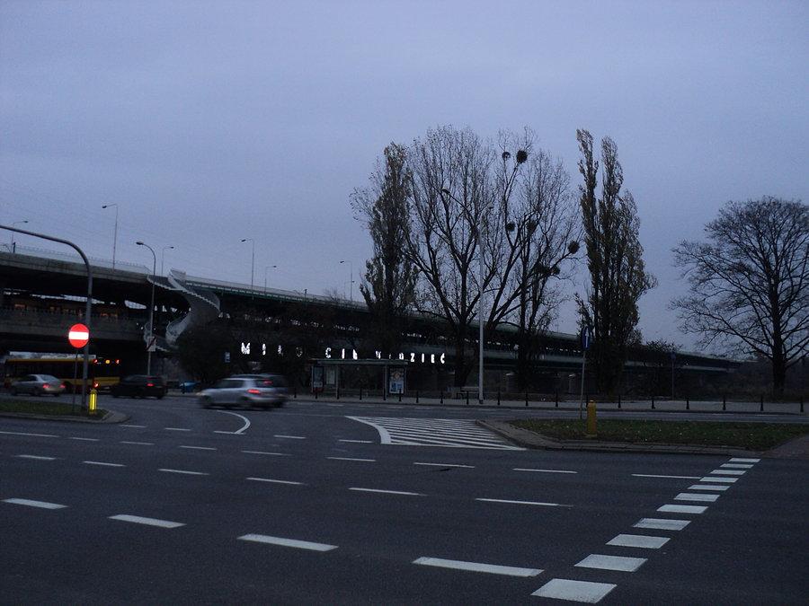 "Miło Cię Widzieć" - instalacja na moście Gdańskim