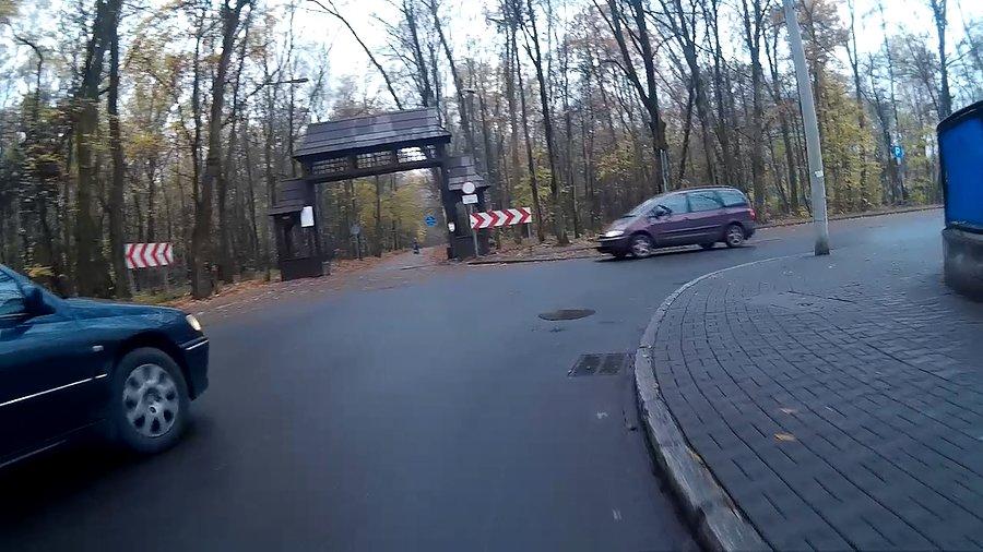 SL 73163 - kretyn wyprzedzający na zakręcie/skrzyżowaniu
