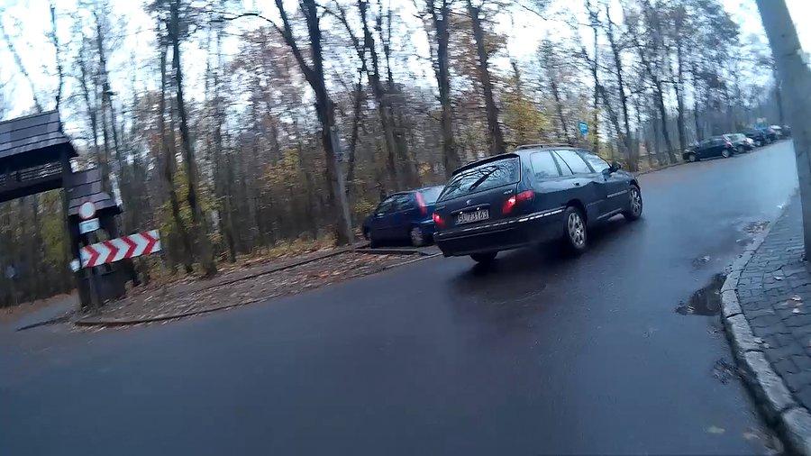 SL 73163 - ku pamięci debil wyprzedzający na skrzyżowaniu/zakręcie